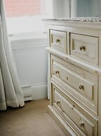 Salt Shaker Deli & Inn