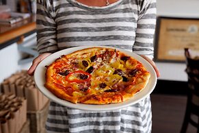 Salt Shaker Deli & Inn