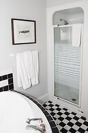 Salt Shaker Deli & Inn