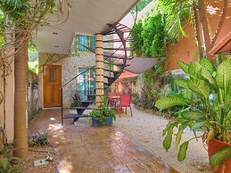 Casa Del Maya Bed & Breakfast