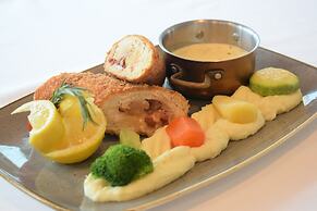 Saraya Corniche Hotel