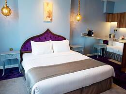 Saraya Corniche Hotel