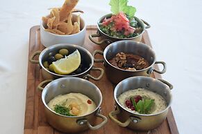 Saraya Corniche Hotel