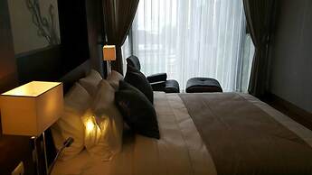 Siamese Ratchakru Residence