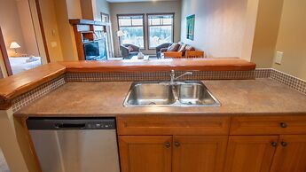 Snow Creek Lodge by Fernie Lodging Co