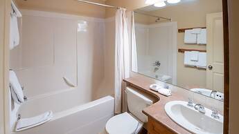 Snow Creek Lodge by Fernie Lodging Co