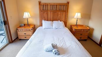 Snow Creek Lodge by Fernie Lodging Co