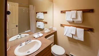 Snow Creek Lodge by Fernie Lodging Co