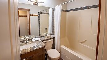 Snow Creek Lodge by Fernie Lodging Co