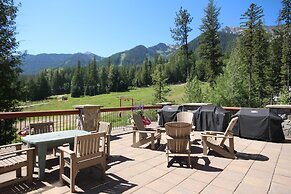 Snow Creek Lodge by Fernie Lodging Co