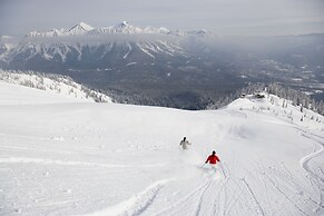 Snow Creek Lodge by Fernie Lodging Co