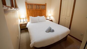 Snow Creek Lodge by Fernie Lodging Co