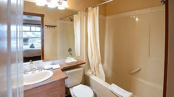 Snow Creek Lodge by Fernie Lodging Co