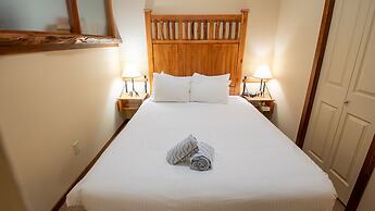 Snow Creek Lodge by Fernie Lodging Co