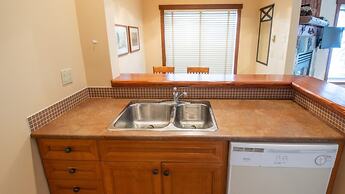 Snow Creek Lodge by Fernie Lodging Co