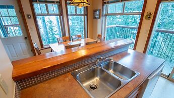 Snow Creek Lodge by Fernie Lodging Co