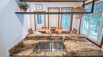 Snow Creek Lodge by Fernie Lodging Co