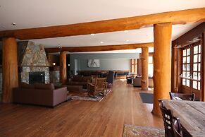 Snow Creek Lodge by Fernie Lodging Co