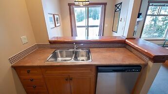 Snow Creek Lodge by Fernie Lodging Co