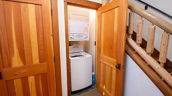 Snow Creek Cabins by Fernie Lodging Co.