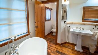 Snow Creek Cabins by Fernie Lodging Co.