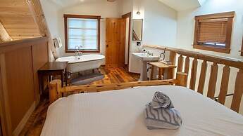 Snow Creek Cabins by Fernie Lodging Co.