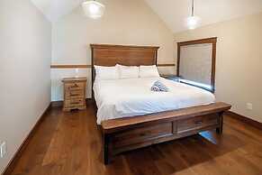 Snow Creek Cabins by Fernie Lodging Co.