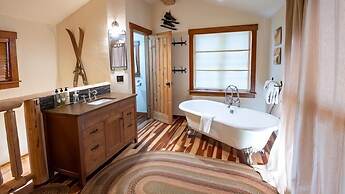 Snow Creek Cabins by Fernie Lodging Co.