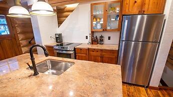 Snow Creek Cabins by Fernie Lodging Co.