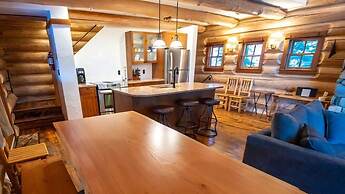 Snow Creek Cabins by Fernie Lodging Co.