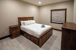 Snow Creek Cabins by Fernie Lodging Co.