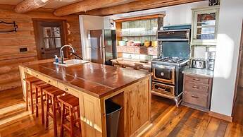 Snow Creek Cabins by Fernie Lodging Co.