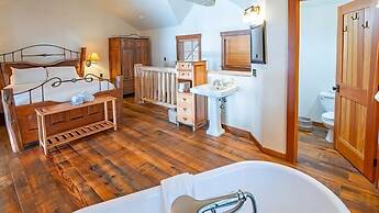 Snow Creek Cabins by Fernie Lodging Co.