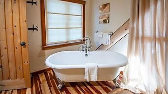 Snow Creek Cabins by Fernie Lodging Co.