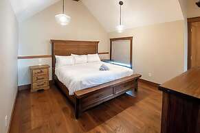 Snow Creek Cabins by Fernie Lodging Co.