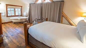 Snow Creek Cabins by Fernie Lodging Co.