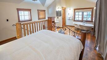 Snow Creek Cabins by Fernie Lodging Co.