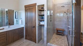 Snow Creek Cabins by Fernie Lodging Co.