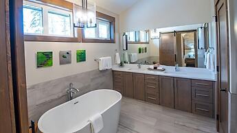 Snow Creek Cabins by Fernie Lodging Co.