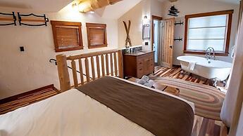 Snow Creek Cabins by Fernie Lodging Co.