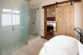 Snow Creek Cabins by Fernie Lodging Co.