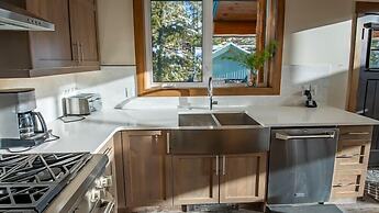 Snow Creek Cabins by Fernie Lodging Co.