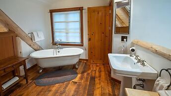 Snow Creek Cabins by Fernie Lodging Co.