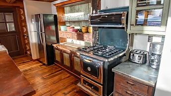 Snow Creek Cabins by Fernie Lodging Co.