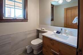 Snow Creek Cabins by Fernie Lodging Co.