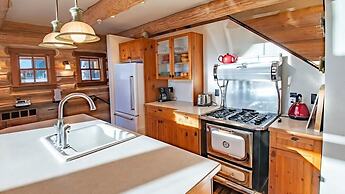 Snow Creek Cabins by Fernie Lodging Co.