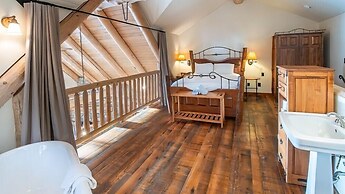 Snow Creek Cabins by Fernie Lodging Co.