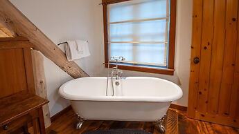 Snow Creek Cabins by Fernie Lodging Co.