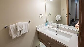 Snow Creek Cabins by Fernie Lodging Co.