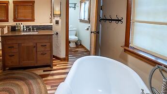 Snow Creek Cabins by Fernie Lodging Co.